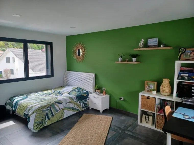 Application de peinture couleur dans une chambre d'enfant à Gières, Gières, B&P Peinture